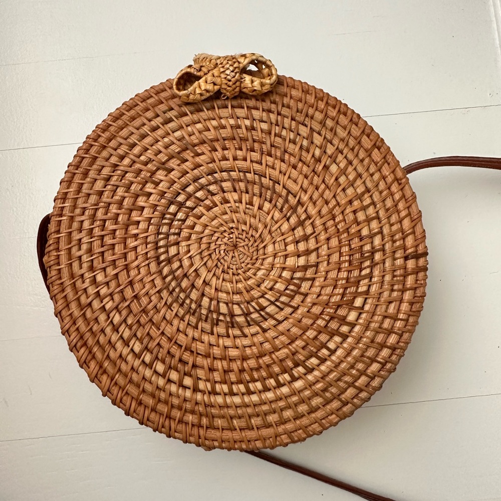 Rattan round purse